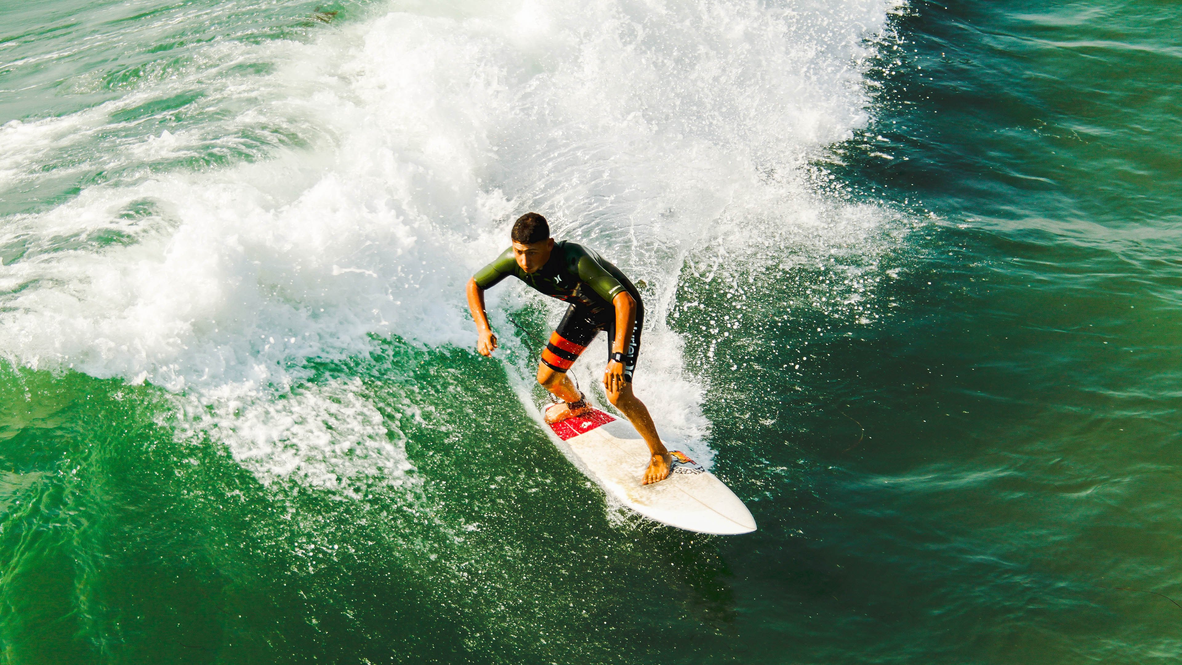 门将内赫尔关键扑救,确保美国女足胜利,内马尔门将